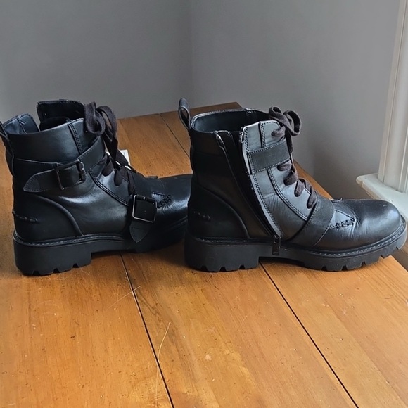 UGG NOE Boots with Buckles - Picture 3 of 13